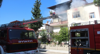 Amasya'da yangın çıkan ev kullanılamaz hale geldi