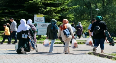 Bolu'da sıcaktan bunalanlar Gölcük Tabiat Parkı'nı tercih etti