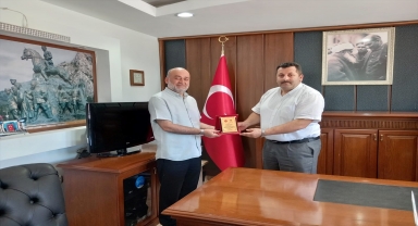 Gümüşhacıköy'de emekli olan din görevlilerine plaket verildi