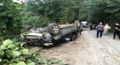 Rize'de devrilen kamyonetteki 4 kişi yaralandı