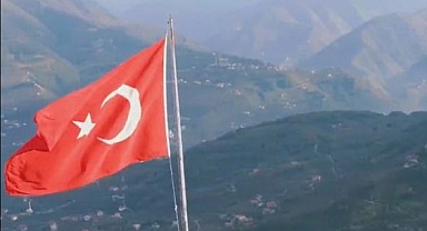 Çanakçı’daki Dev Bayrak Yenilendi