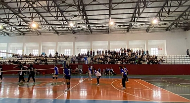 Cumhuriyetin 100. Yılında Voleybol Turnuvası Heyecanı Tirebolu'nda Zirve Yaptı