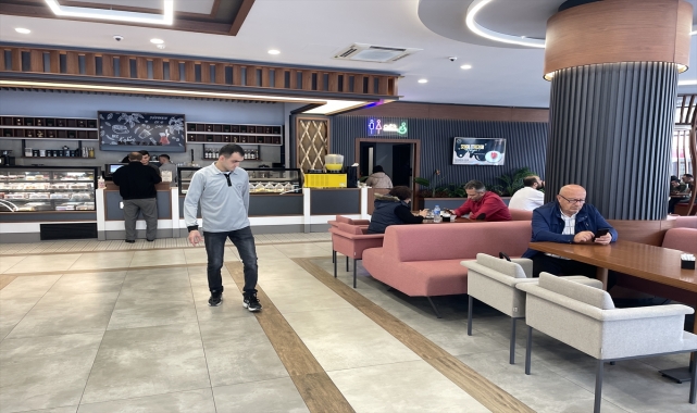 Rize'de down sendromlu çocuklar belediye tesislerinde çalışarak sosyalleşiyor