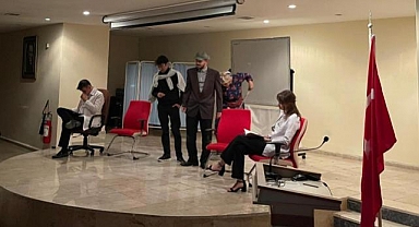 Devlet Hastanesi’nde “Yanlış Anladın” adlı tiyatro oyunu sahnelendi!