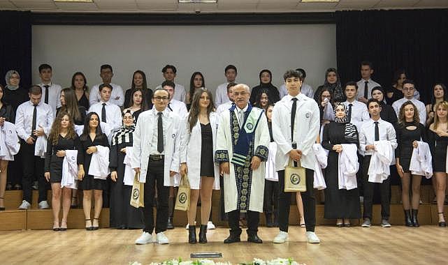 Diş hekimleri beyaz önlüklerini giydi