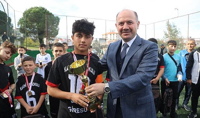 Futbol turnuvası ödül töreniyle taçlandı