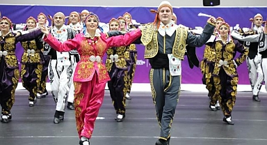 GRÜ Türk Halk Oyunları Topluluğu Süper Lig'de derece kazandı