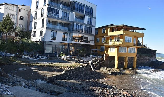 Tirebolu'da dalgalar nedeniyle oluşan hasar gideriliyor
