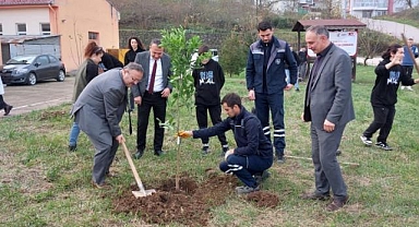 50 adet fidan toprakla buluşturuldu