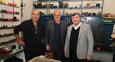 Başkan Şenlikoğlu esnaflarla bir arada 