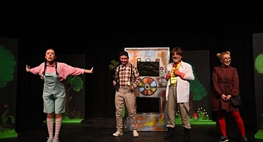 Çılgın zaman yolculuğu çocuk oyunu çok beğenildi