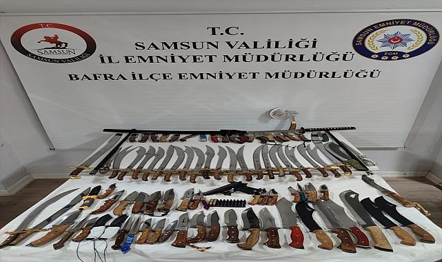 Samsun'da internet üzerinden satış yapan kişinin evinde bıçak ve kılıçlar bulundu