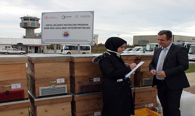 Sinop'ta KUZKA'dan genç arıcılara eğitim ve ekipman desteği