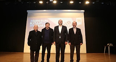 Vali Serdengeçti, söyleşilere katıldı