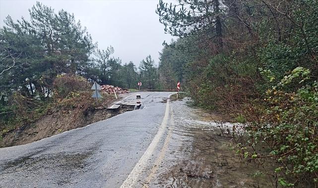 Kastamonu'da heyelan nedeniyle kayan yolda çalışma yürütülüyor