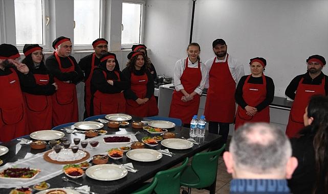Aşçılık kursunda eğitim gören kursiyerler meslek hayatına atılıyor