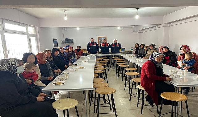 Ladik'te kadınlara "En İyi Narkotik Polisi Anne Projesi" anlatıldı