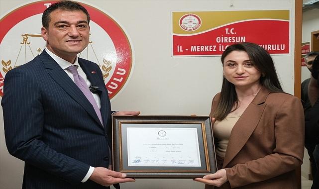 Giresun Belediye Başkanı Fuat Köse, mazbatasını aldı