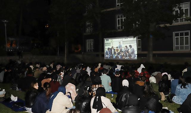 Amasya'da öğrenciler açık hava sinemasında Hababam Sınıfı'nı izledi