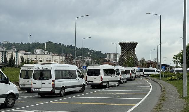Rize-Trabzon güzergahındaki minibüsçülerden kontak kapatma eylemi