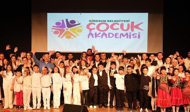 Yıl sonu gösterisi büyüledi