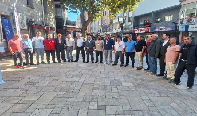 Başarılı sporcular madalyayla ödüllendirildi