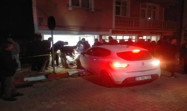 İş yerine giren otomobilin sürücüsü yaralandı