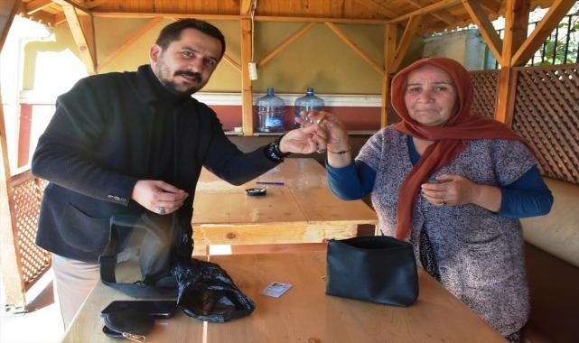 Polisin bulduğu cüzdan sahibine teslim edildi