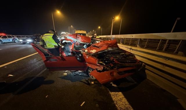 Tıra çarpan otomobildeki 4 kişi yaralandı