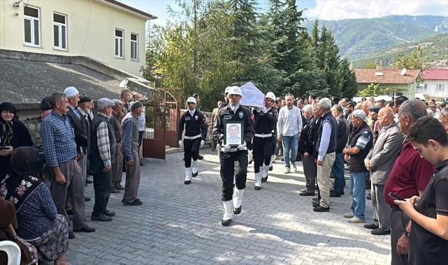 Vefat eden polis memurunun cenazesi Çorum'da toprağa verildi