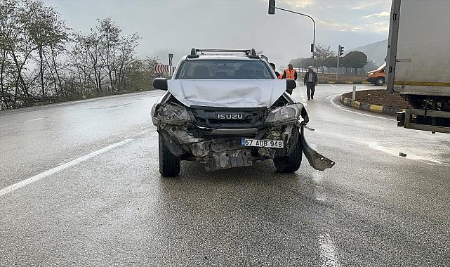Kastamonu'da üç aracın karıştığı kazada 2 kişi yaralandı