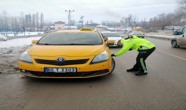 Artova'da kış lastiği denetimi yapıldı