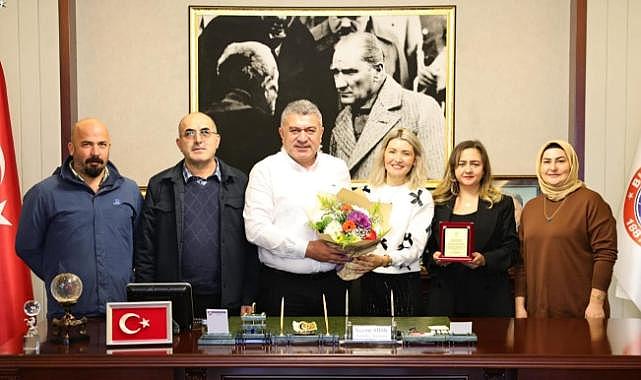 Başkan Necmi Sıbıç’a Memleketinin İlkokulundan Anlamlı Plaket
