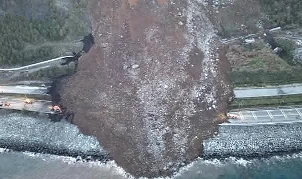 GEÇMİŞ OLSUN ARTVİN: ARHAVİ’DE HEYELAN YAŞANDI