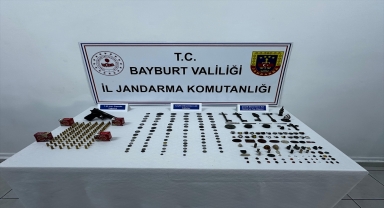 Bayburt merkezli operasyonda tarihi eser niteliğinde objeler ile 86 sikke ele geçirildi