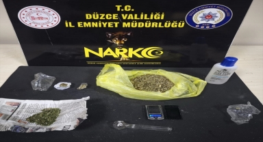 Düzce'de uyuşturucu operasyonunda yakalanan 2 zanlı tutuklandı
