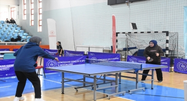 Gümüşhane'de okul sporları gençler masa tenisi müsabakaları başladı