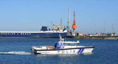 GÜNCELLEME 3 - Samsun Limanı'nda bulunan gemide çıkan yangın kontrol altına alındı