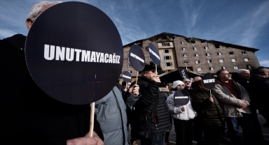 Kartalkaya'daki otel yangınında hayatını kaybedenler anıldı