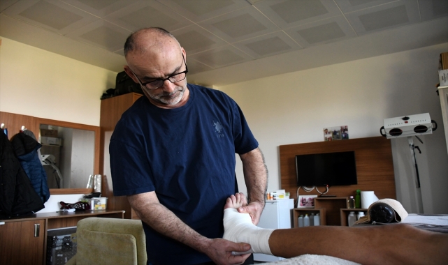 Masör baba oğul aynı futbol kulübünde çalışıyor
