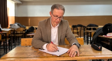 Mezun olduğu okula öğretmen olarak dönüp tarihini anlatan belgesel hazırladı