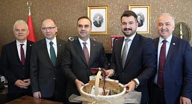 Piraziz Belediye Başkanı, Bakan Kacır ve Genel Başkan Yardımcısı Sarıkaya' yı ağırladı