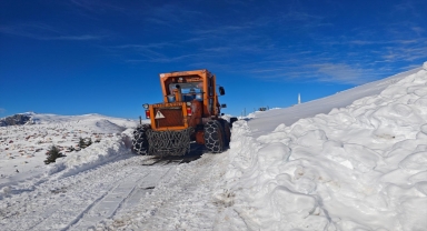 Şalpazarı'nda karla mücadele çalışmaları devam ediyor