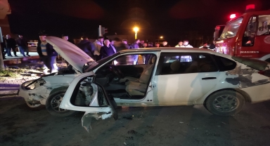 Samsun'da kamyonet ile otomobilin çarpıştığı kazada 4 kişi yaralandı