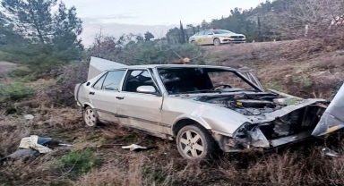Sinop'ta devrilen otomobildeki 2 kişi yaralandı