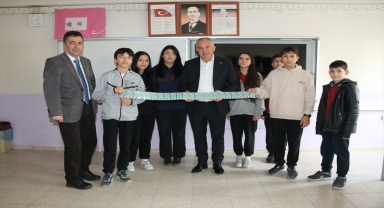 Taşova Belediyesi öğrencilere Akademi Belediye Kartları dağıtıyor