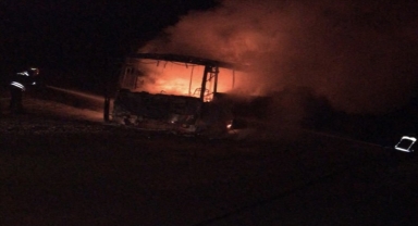 Trabzon'da midibüste çıkan yangın söndürüldü