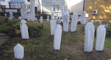 Trabzon'da tarihi mezar taşları temizlendi