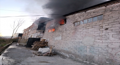 Ünye'de iş yerinde çıkan yangın hasara yol açtı