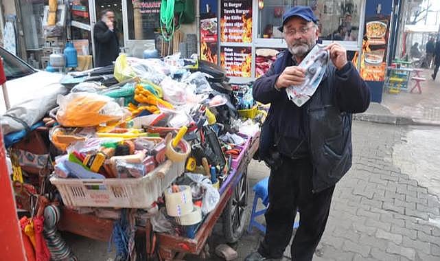 Usta Şair Mesleğini Yapamayınca Çerçi Oldu!
